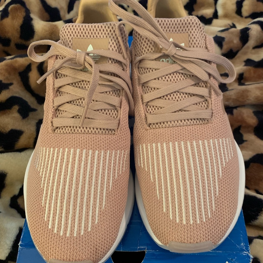Adidas swift run